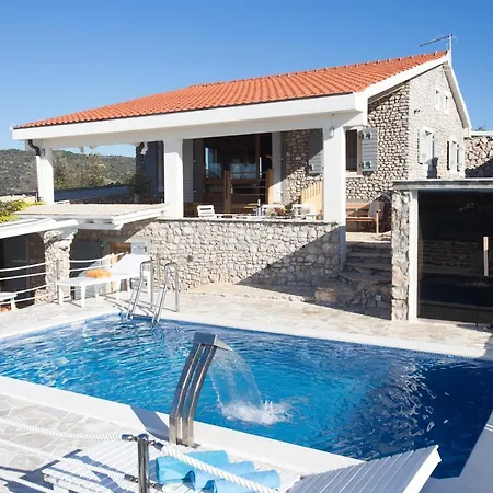 別荘 Villa, Stone House With Swimming Pool & Sauna, Beach,