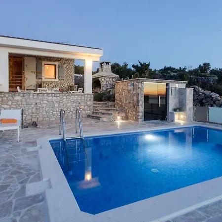 別荘 Villa, Stone House With Swimming Pool & Sauna, Beach, セヴィド