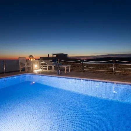 Villa, Stone House With Swimming Pool & Sauna, Beach, Holiday home