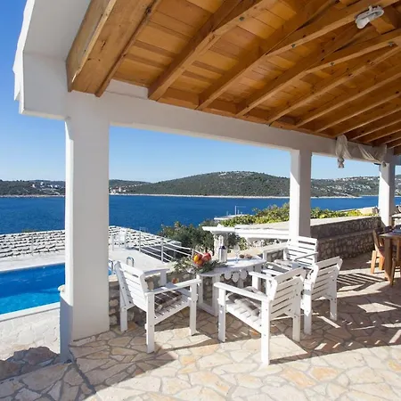 別荘 Villa, Stone House With Swimming Pool & Sauna, Beach,