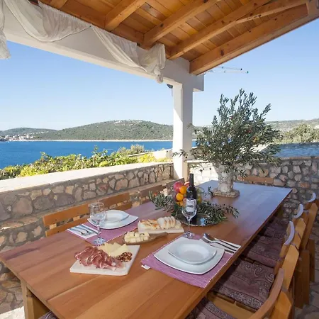 بيت للعطل Villa, Stone House With Swimming Pool & Sauna, Beach, *