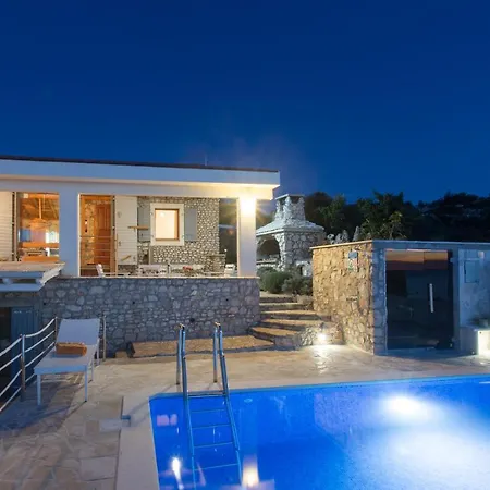 Villa, Stone House With Swimming Pool & Sauna, Beach, بيت للعطل *
