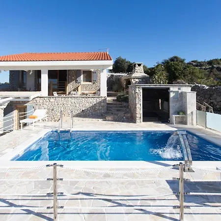 Villa, Stone House With Swimming Pool & Sauna, Beach, سيفيد