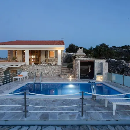 Villa, Stone House With Swimming Pool & Sauna, Beach, セヴィド