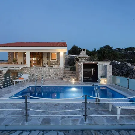 Villa, Stone House With Swimming Pool & Sauna, Beach, سيفيد