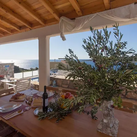 Villa, Stone House With Swimming Pool & Sauna, Beach, Holiday home