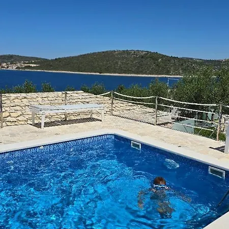 Villa, Stone House With Swimming Pool & Sauna, Beach, Holiday home *