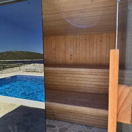 Villa, Stone House With Swimming Pool & Sauna, Beach, Holiday home